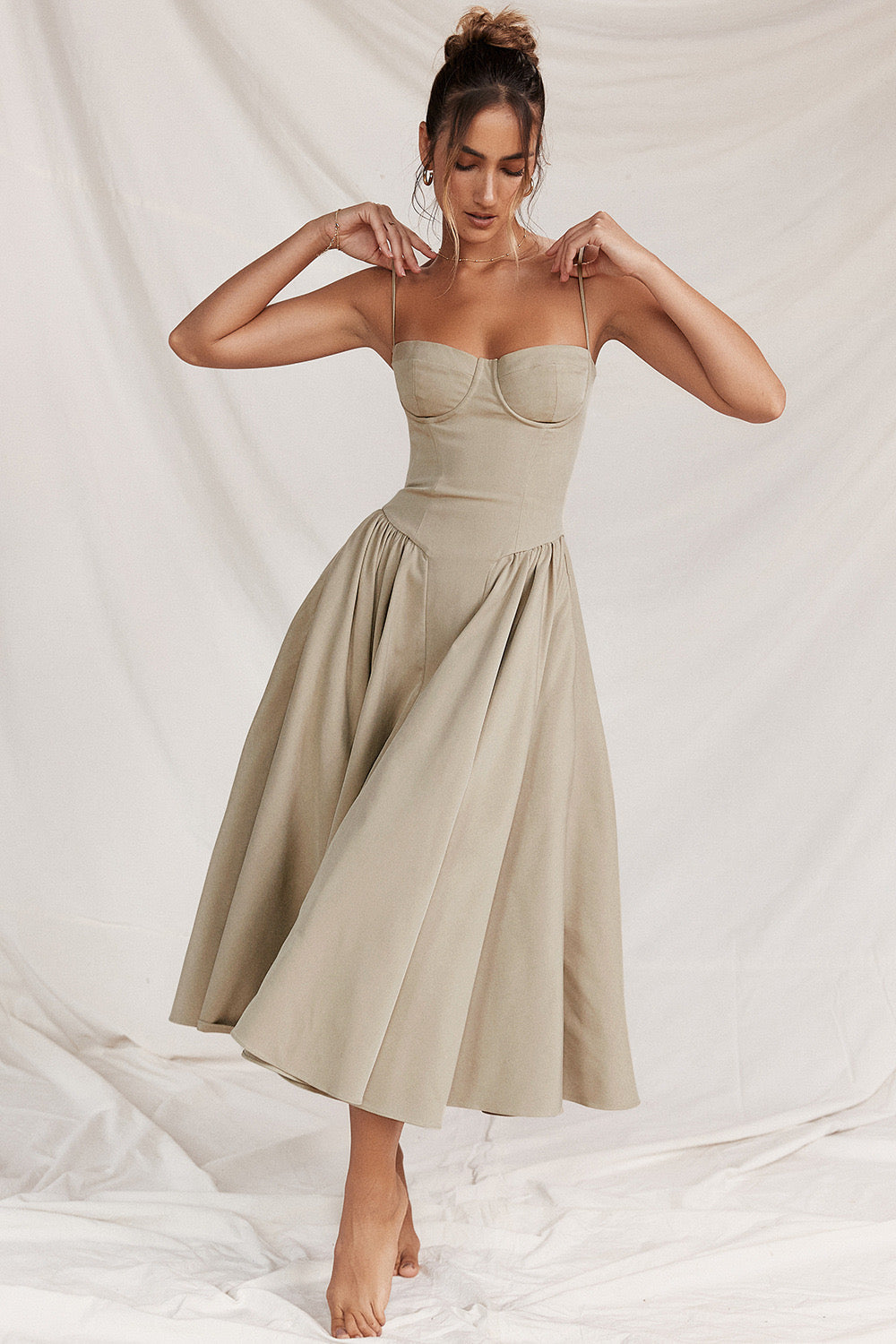 Daria Beige Baddie Kleid