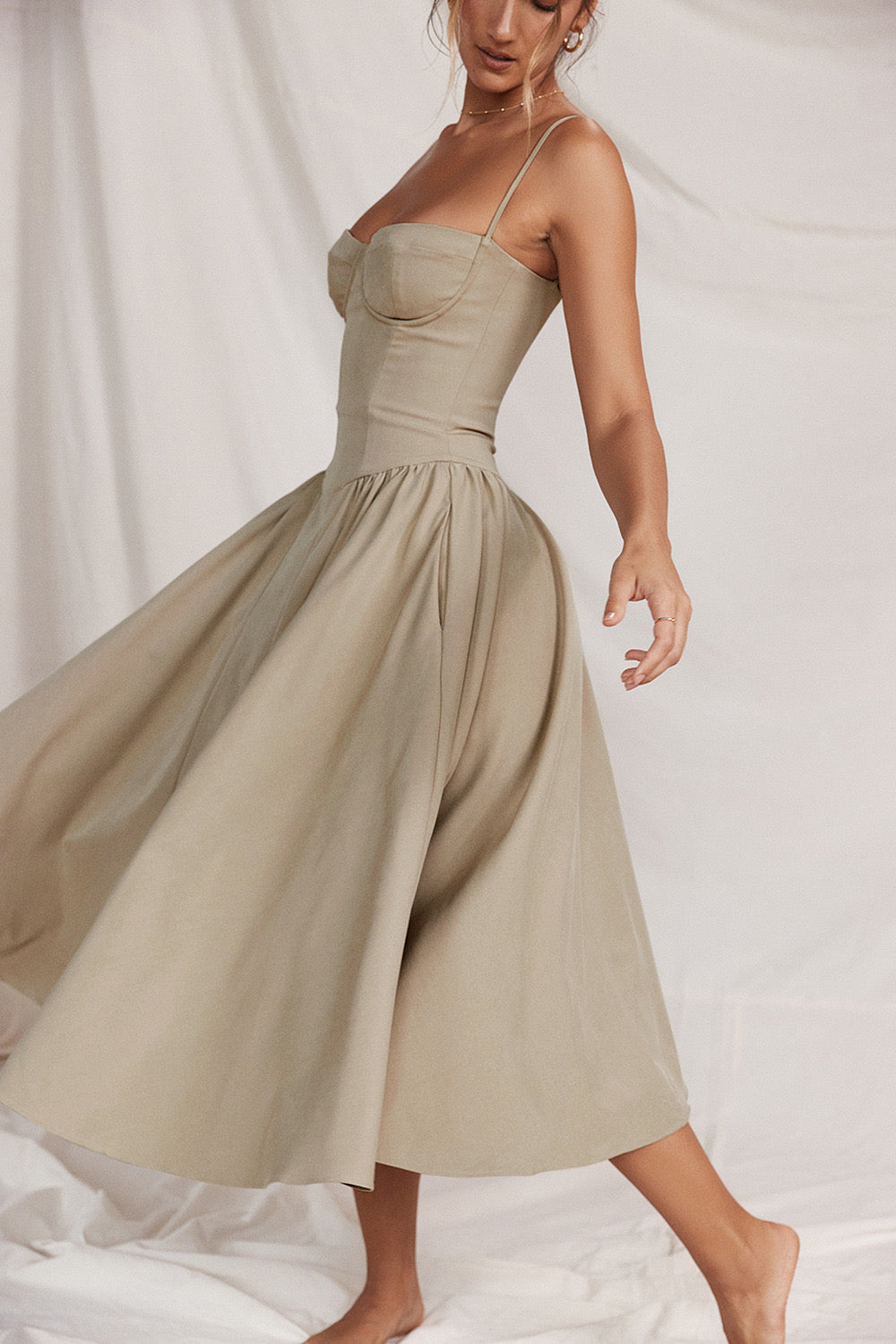 Daria Beige Baddie Kleid